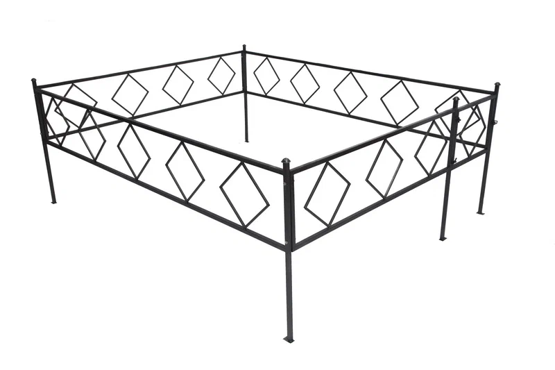 Ограды на кладбище